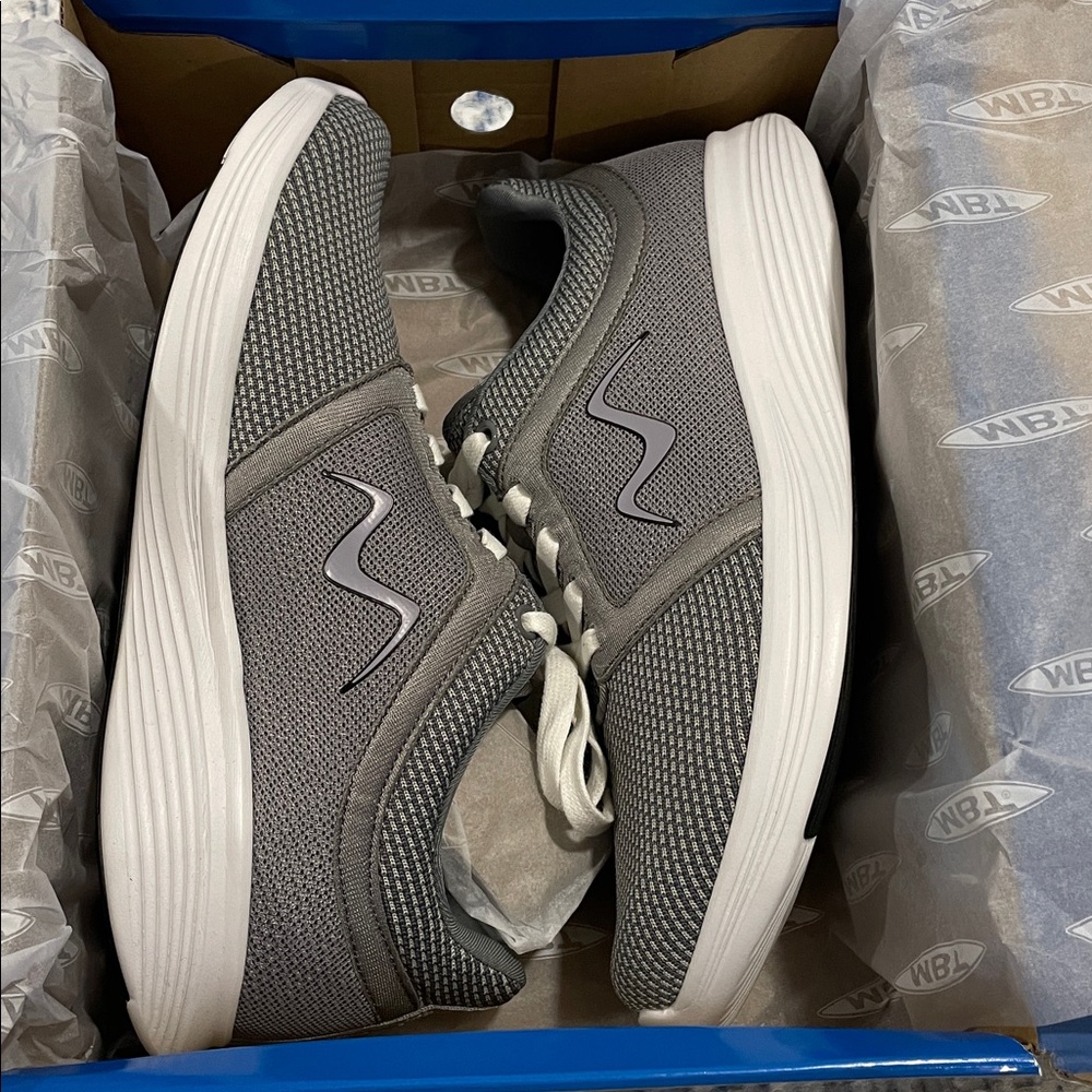 NWT MBT YOSHI Athletic Sneakers